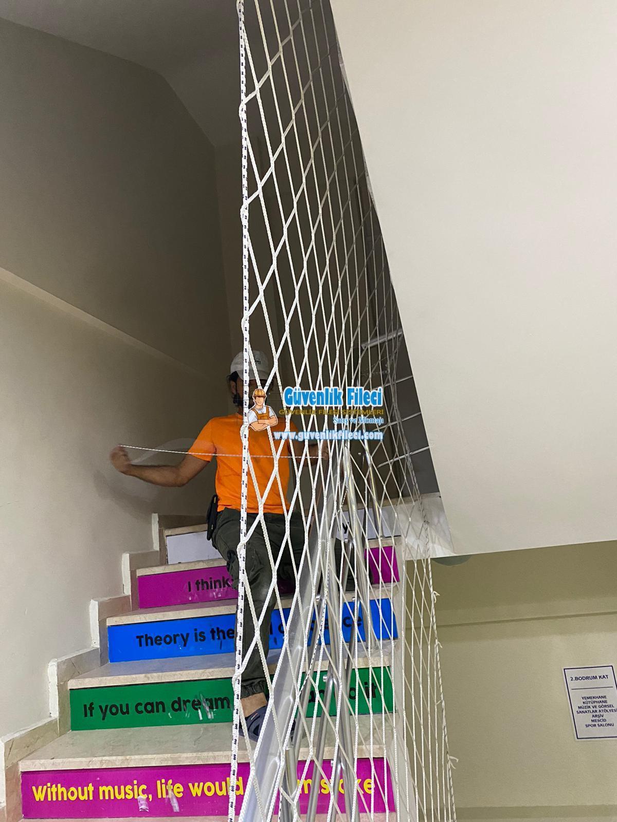 Ankara Etimesgut AHİEVRAN AHİ EVRAN MAH. Okul Merdiven Güvenlik Filesi Projesi Devam Ediyor.
